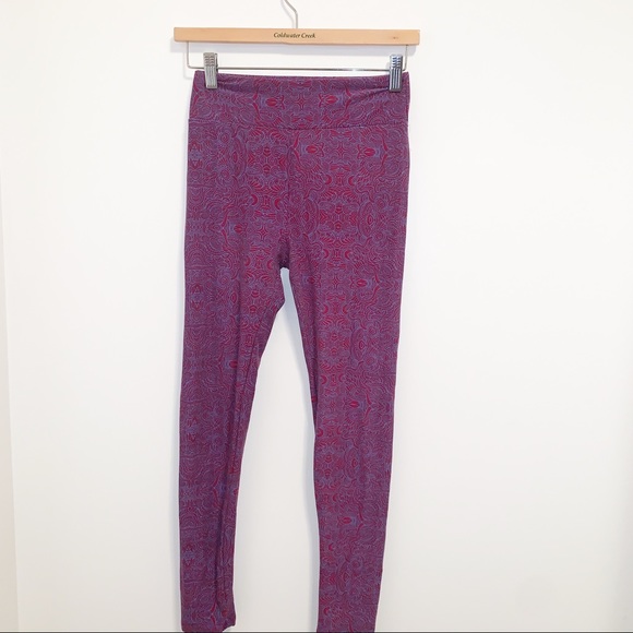 LuLaRoe Strawberry & Blue leggings- -OS EUC - Picture 2 of 7